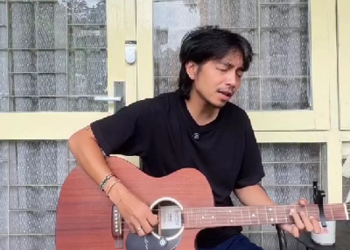 Fiersa Besari membagikan potongan lagu baru berjudul ulang Punggung di awal 2026.  (Instagram/fiersabesari)