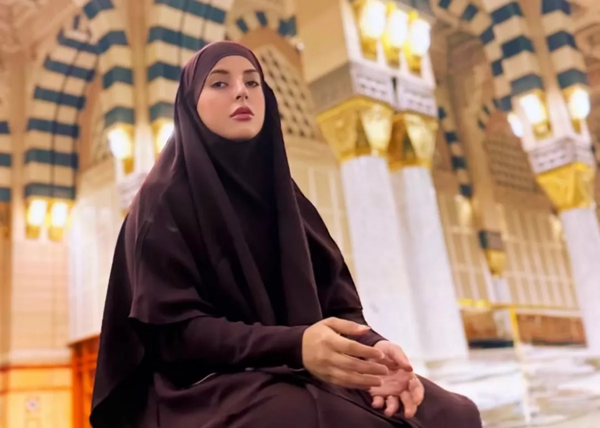 Potret Tasya Farasya umrah di tahun baru 2026. (Instagram/@tasyafarasya)
