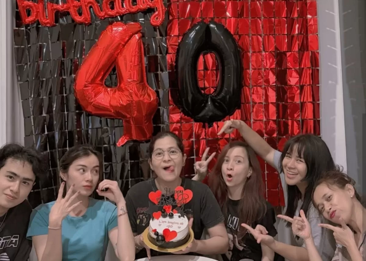 Potret ultah ke-40 Mita The Virgin. (Instagram/@mitathevirgin)