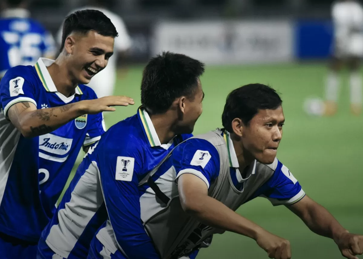 Potret pemain Persib Bandung, Eliano Reijnders, Saddil Ramdani, dan Adam Alis. (Instagram/persib)