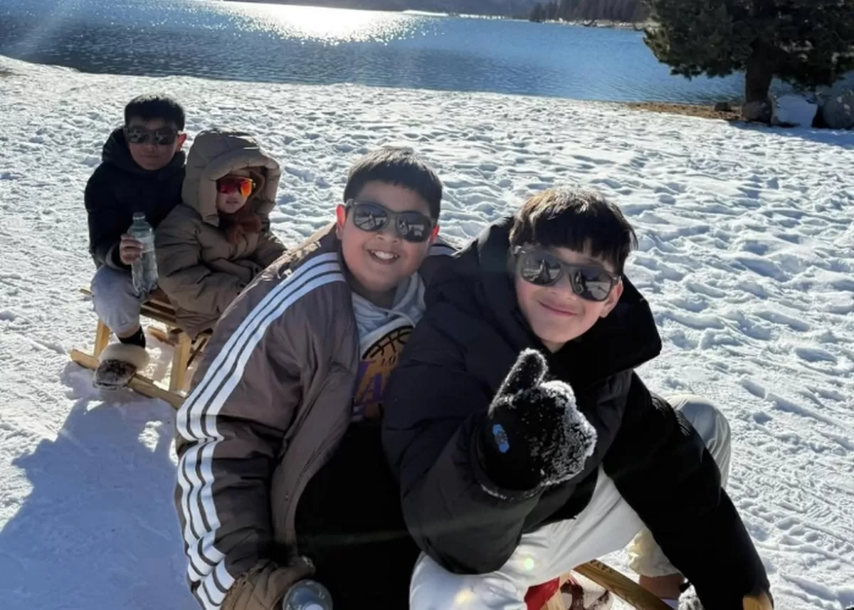 Potret Rafathar main salju di momen liburan  (Instagram/@raffinagita1717)