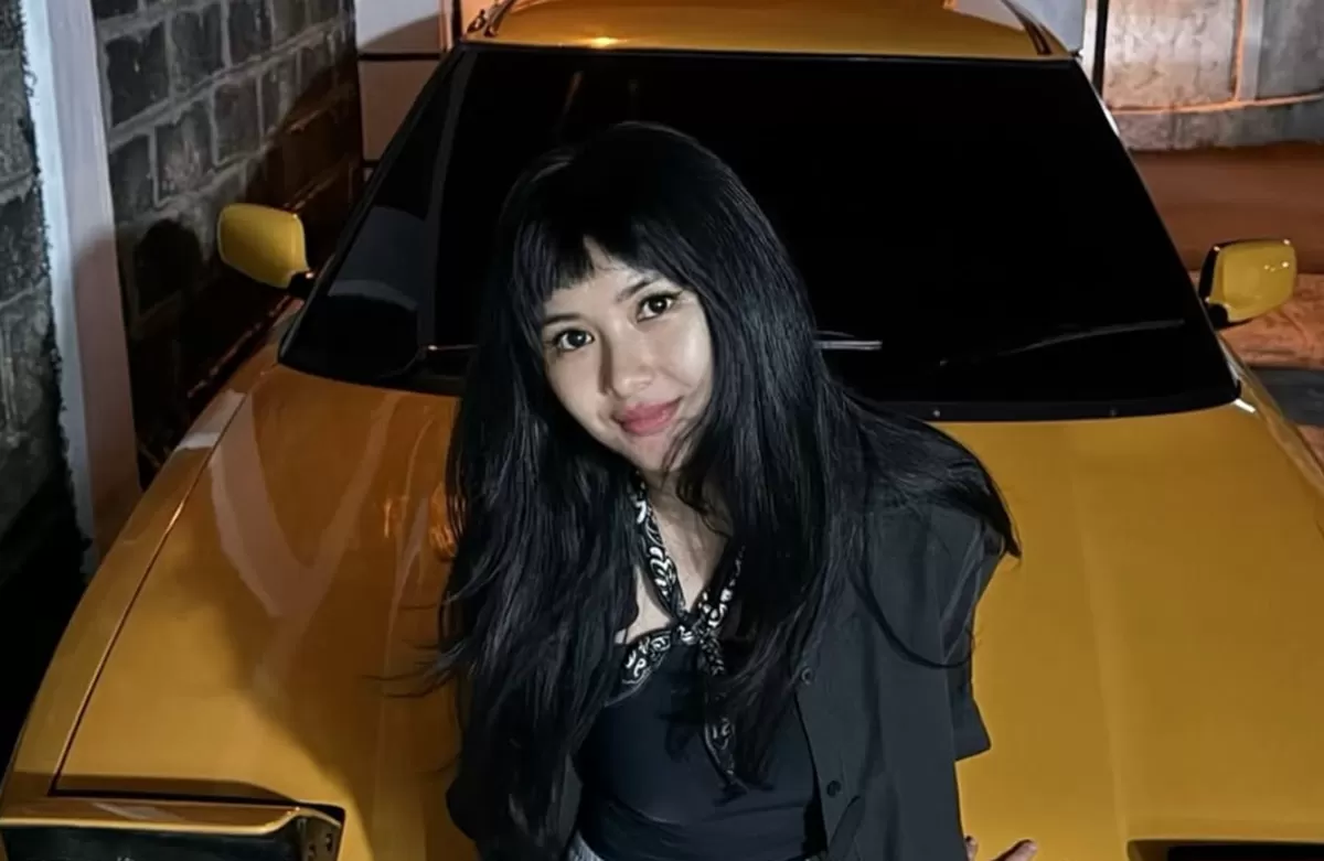 Adinda Azani bikin netizen kaget pasca unggah video merokok (Instagram/@dindazani)