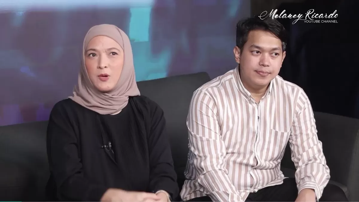 Sosok Bugi Ramadhani, suami Andhara Early ramai disorot usai mendadak diberitakan bercerai dari sang artis.  (Tangkapan layar YouTube.com/@Melaney Ricardo.)