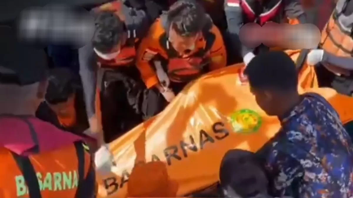 Basarnas temukan Martin carreras korban tenggelamnya KM Putri Sakinah  (YouTube KOMPASTV )