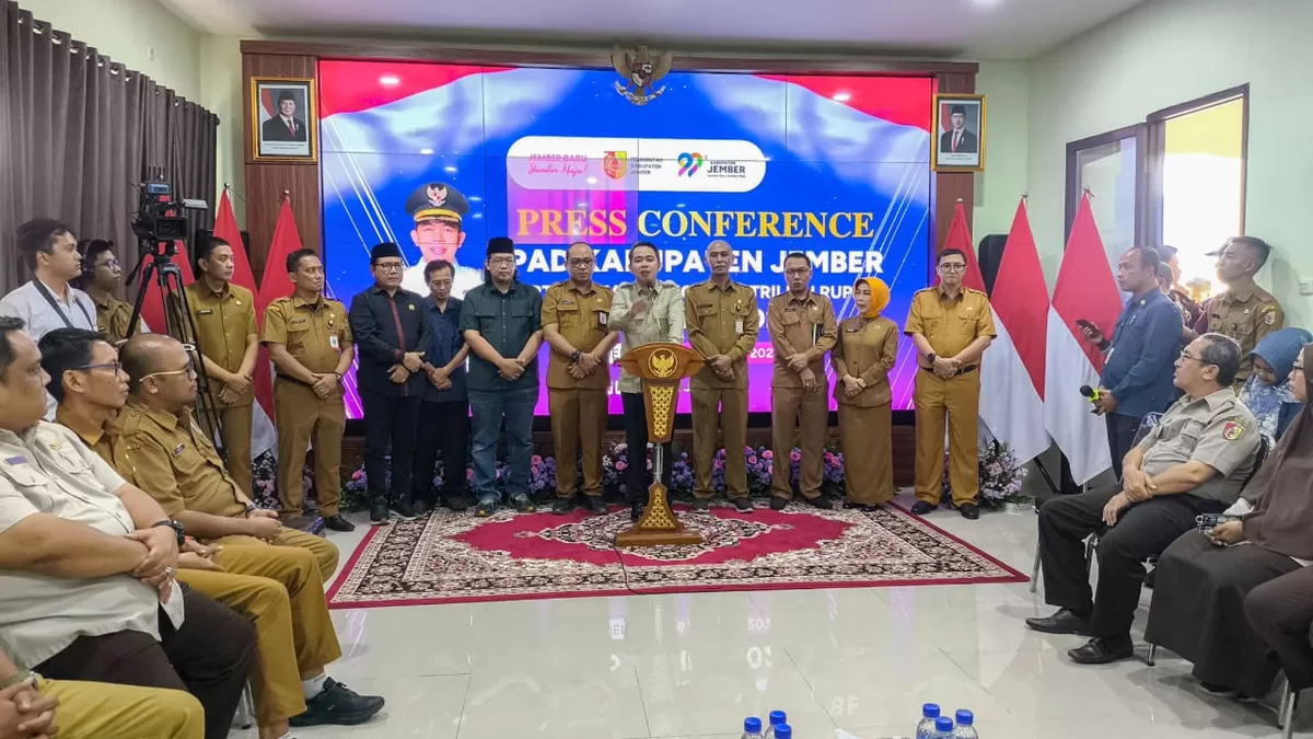 Bupati Jember Muhammad Fawait saat memberikan paparan. (M Purnomo/SketsaNusantara.id)