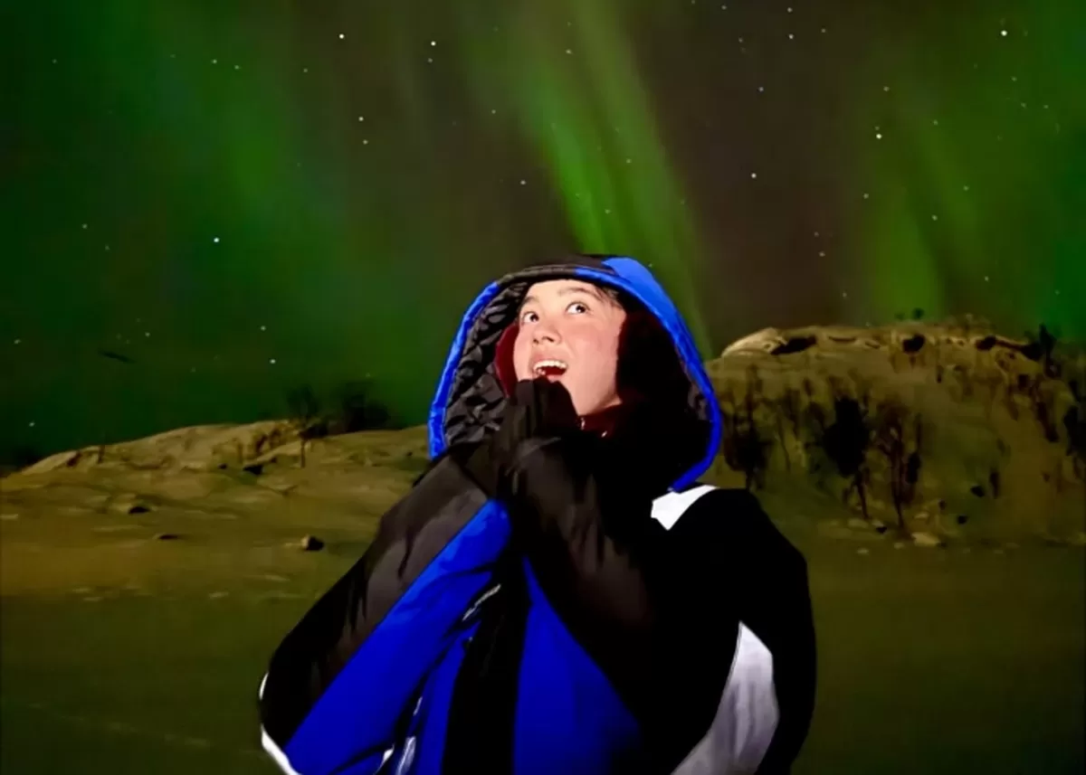 Potret Lyodra liburan dengan melihat Aurora Borealis di Norwegia. (Instagram/@lyodraofficial)