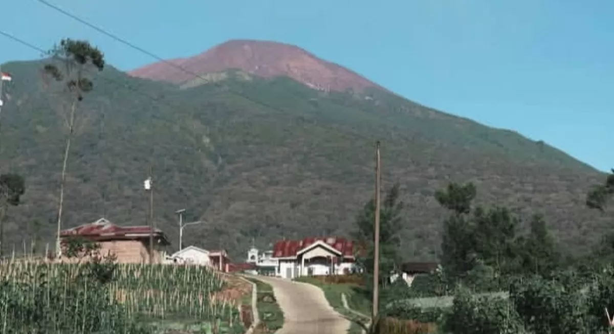 Penampakan Puncak Slamet dari jalur Dipajaya  (Instagram @slametmountain)