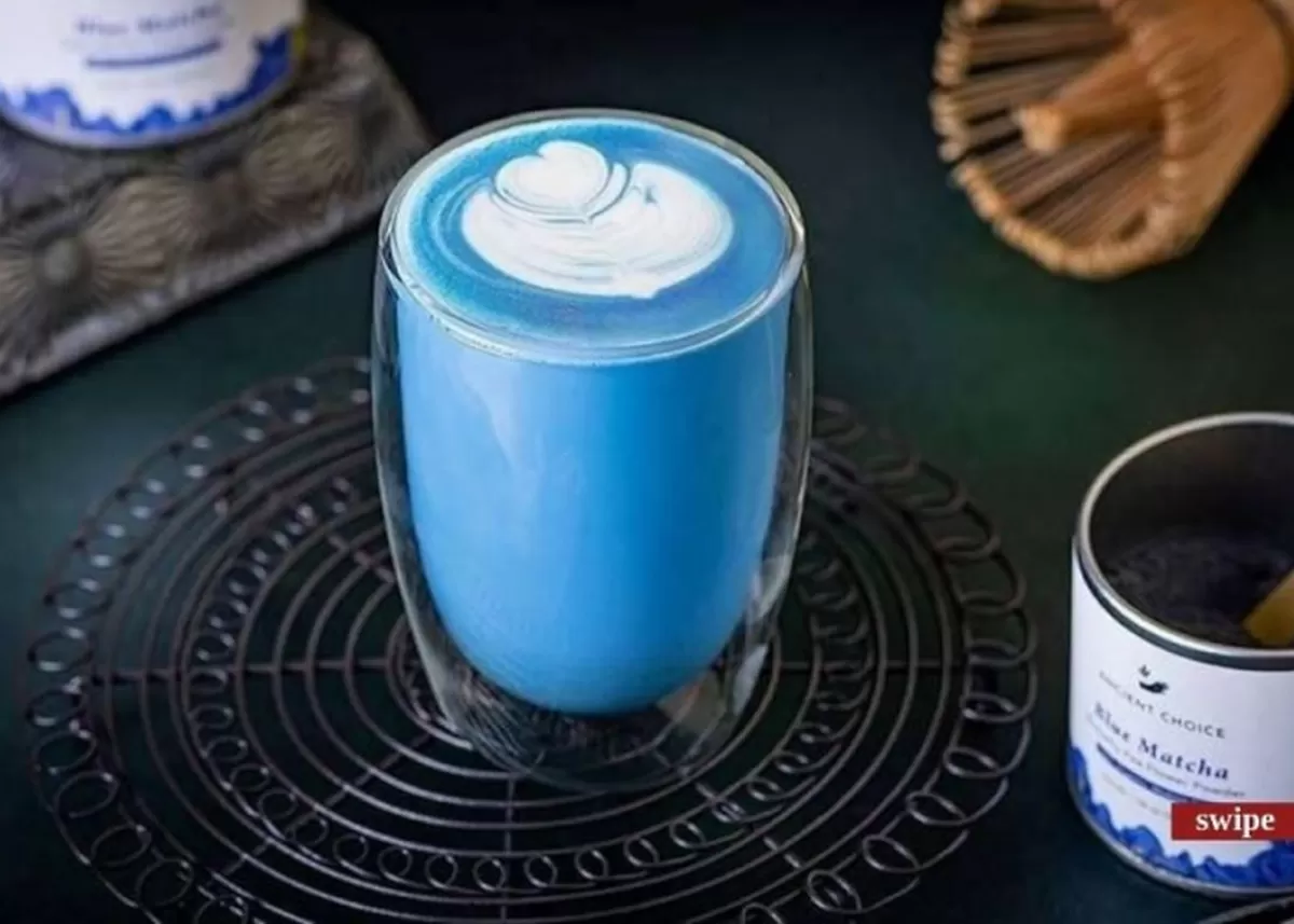 Blue matcha dari bunga telang, tampil cantik dengan warna biru alami. (Instagram/taubatters)