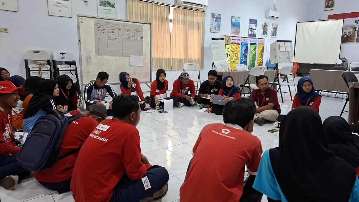 Latihan Bersama PMI Jember dan PMI Jepang selesai diakhiri dengan simulasi penanganan banjir bandang.