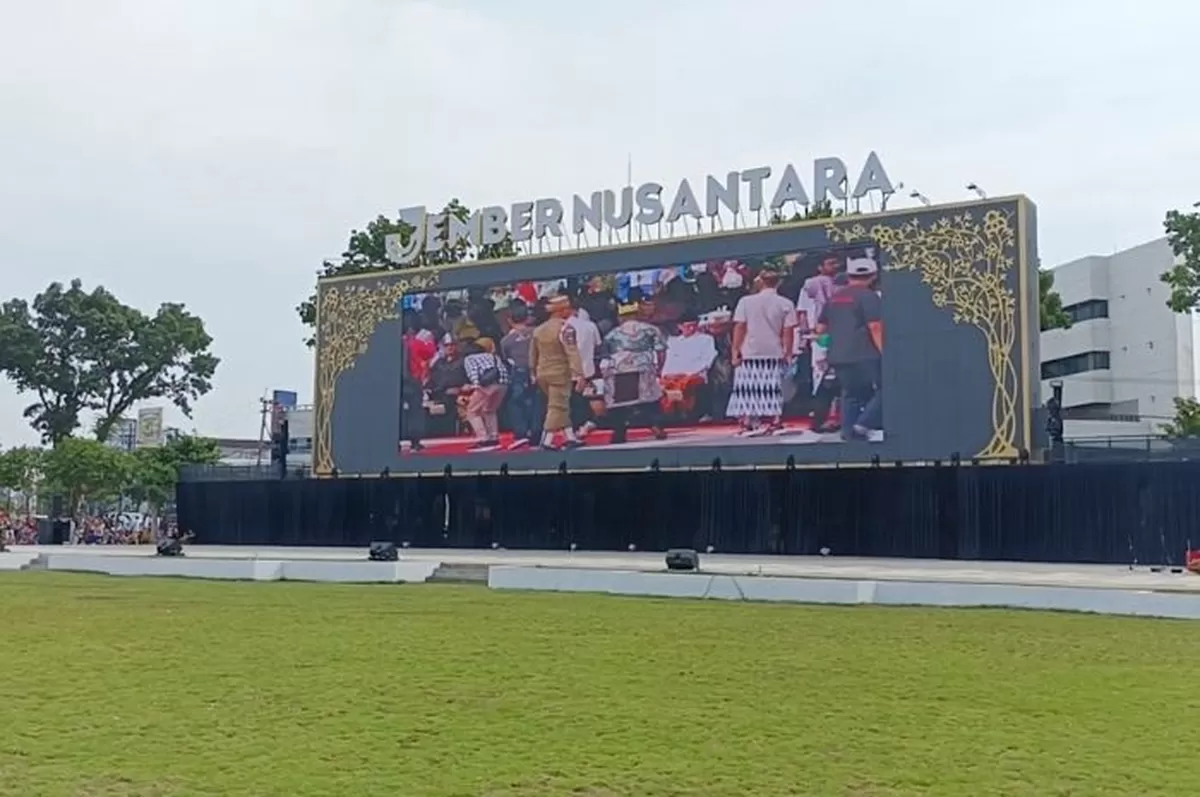 Penampakan videotron di Alun-alun Jember (Tangkapan layar YouTube IGTKI JEMBER TV)