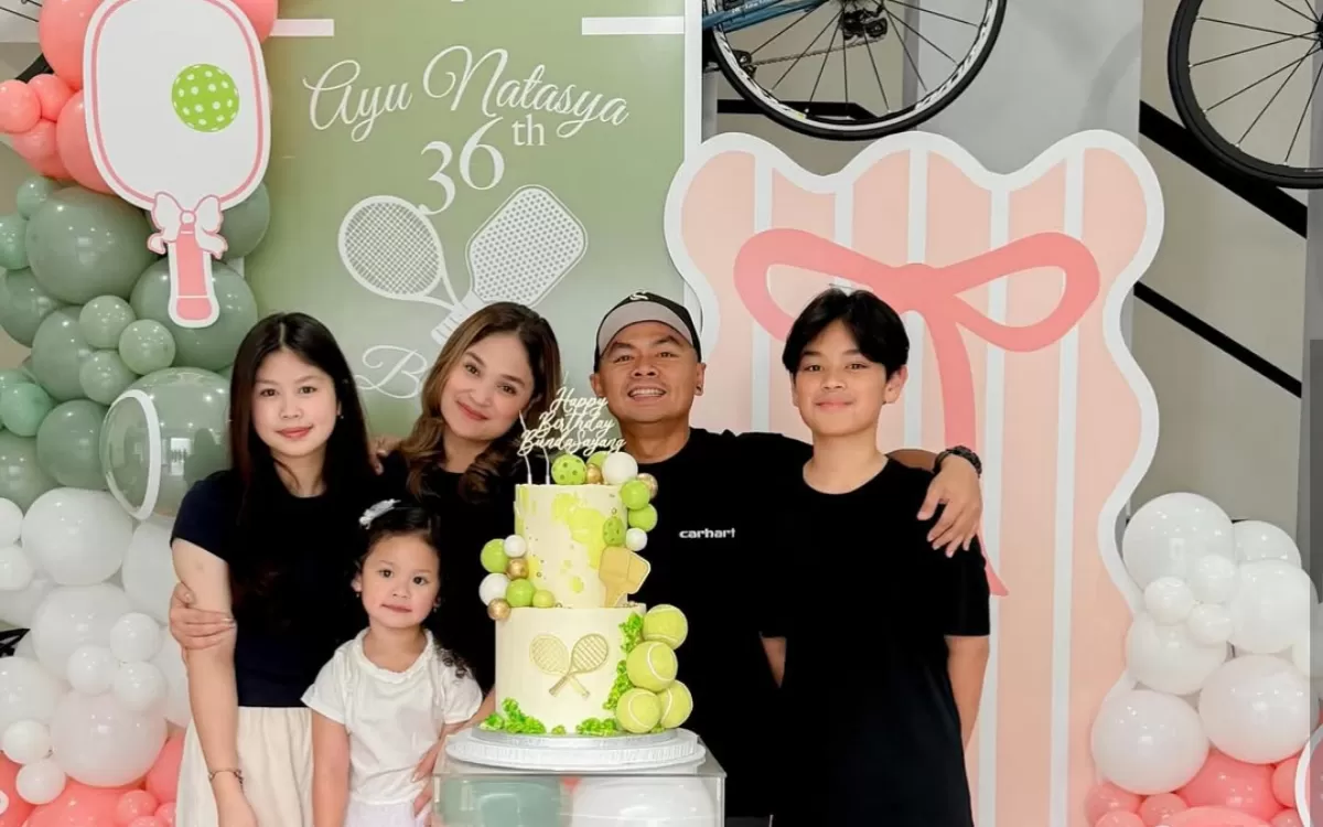 Potret Wendi Cagur yang rayakan ulang tahun istrinya di tahun 2026. (Instagram/@wendicagur)