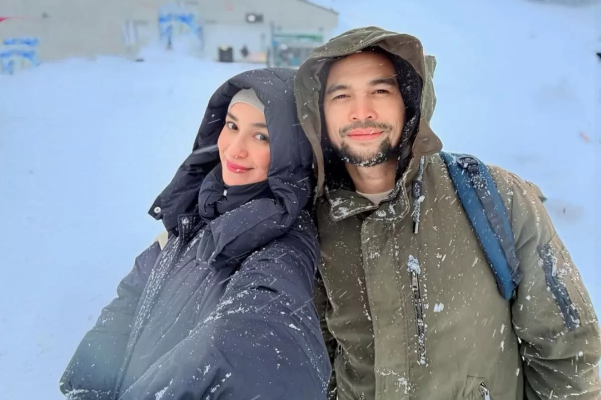 Potret liburan Shireen Sungkar dan Teuku Wisnu di Jepang. (Instagram/shireensungkar)