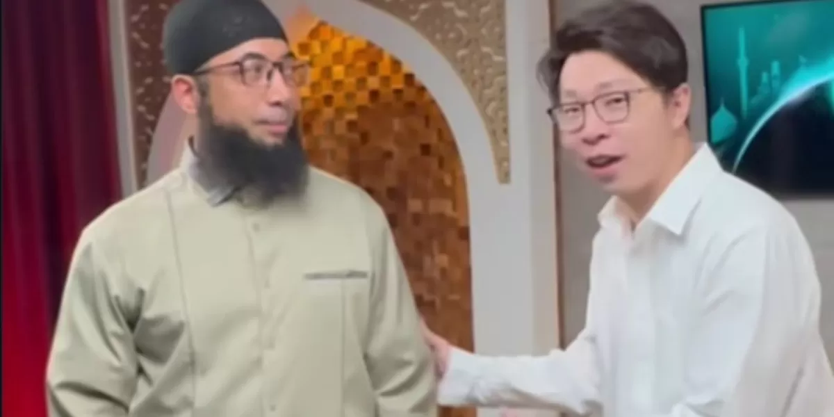 Richard Lee bersama Ustadz Khalid Basalamah  (Instagram @dr.richard_lee)
