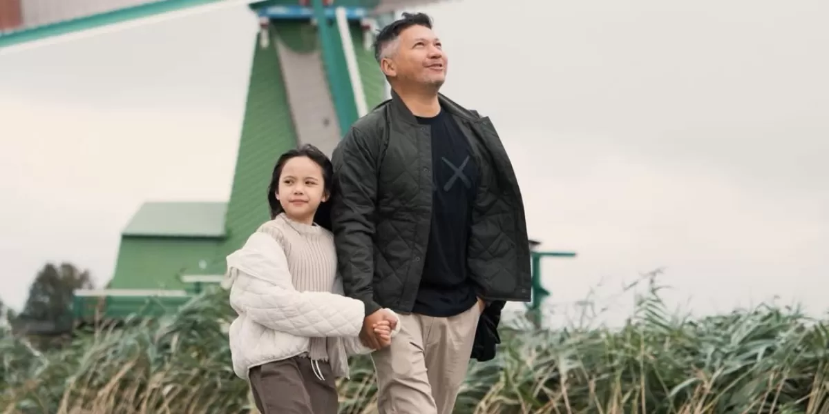 Potret Gading Marten Bersama Gempita Nora Marten yang kini sudah berusia 11 tahun.   (Instagram/gadiiing)