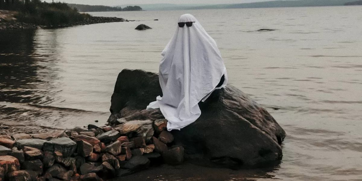 Ilustrasi, kenapa ada banyak hantu di Jawa? (Pexels/Camilla Heed)
