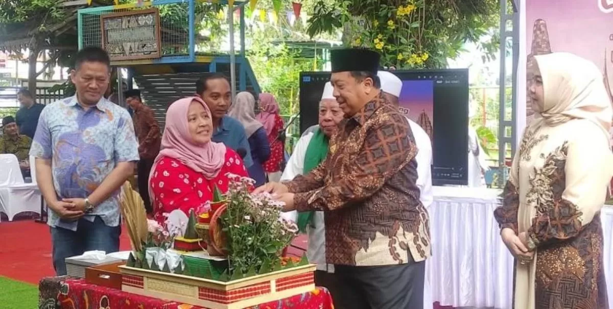 Bupati Jombang Warsubi membuka Festival Cublak Suweng 2026 di Bait Kata School. (SketsaNusantara.id)