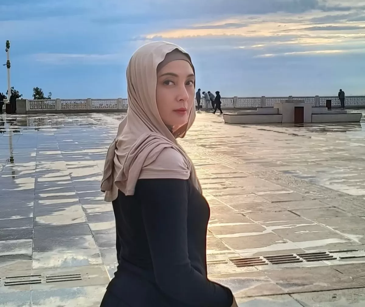 Della Puspita sampaikan kondisi hubungannya dengan sang suami, Arman Wosi usai diterpa badai konflik berupa gugatan cerai talak. (Instagram.com/@dellapuspita00)