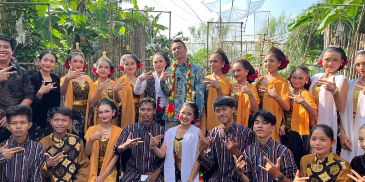 Kunjungan kerja Utusan Khusus Presiden Bidang Pekerja Seni dan Kepemudaan, Raffi Ahmad, di Banyumas untuk acara dialog seni dan ekonomi kreatif. (Dok. UKP)