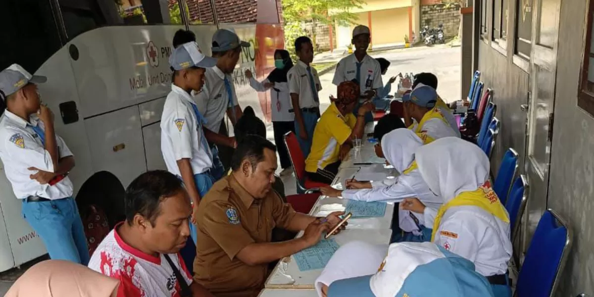 Aksi kemanusiaan PMR di Jember. (Dok. PMI Jember)