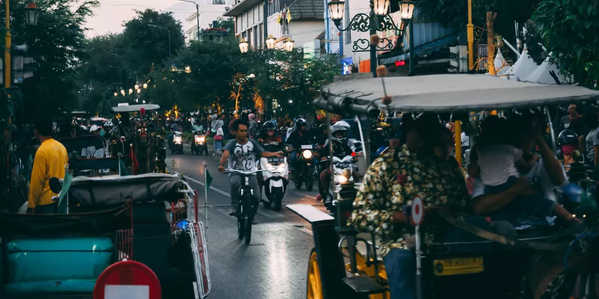 Ilustrasi suasana ngabuburit di kawasan Malioboro, Yogyakarta. (Pexels/Maxime LEVREL )