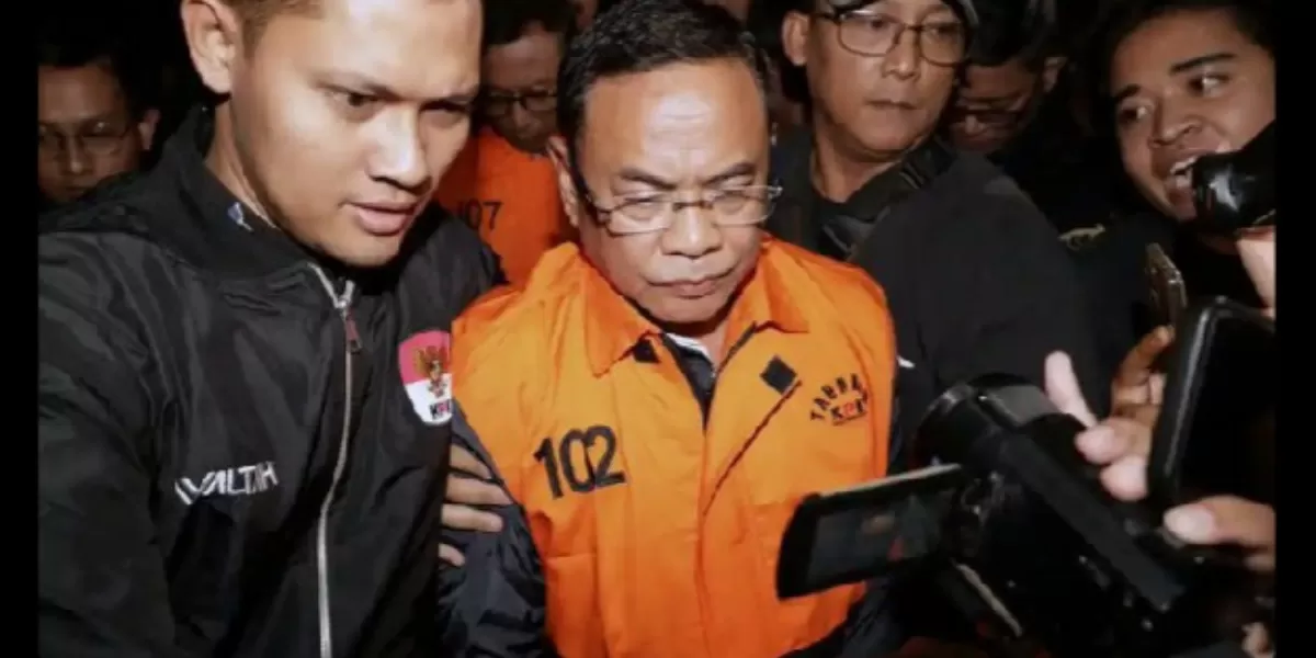 Bupati Pati Sudewo saat pakai rompi orange  (YouTube KOMPASTV )