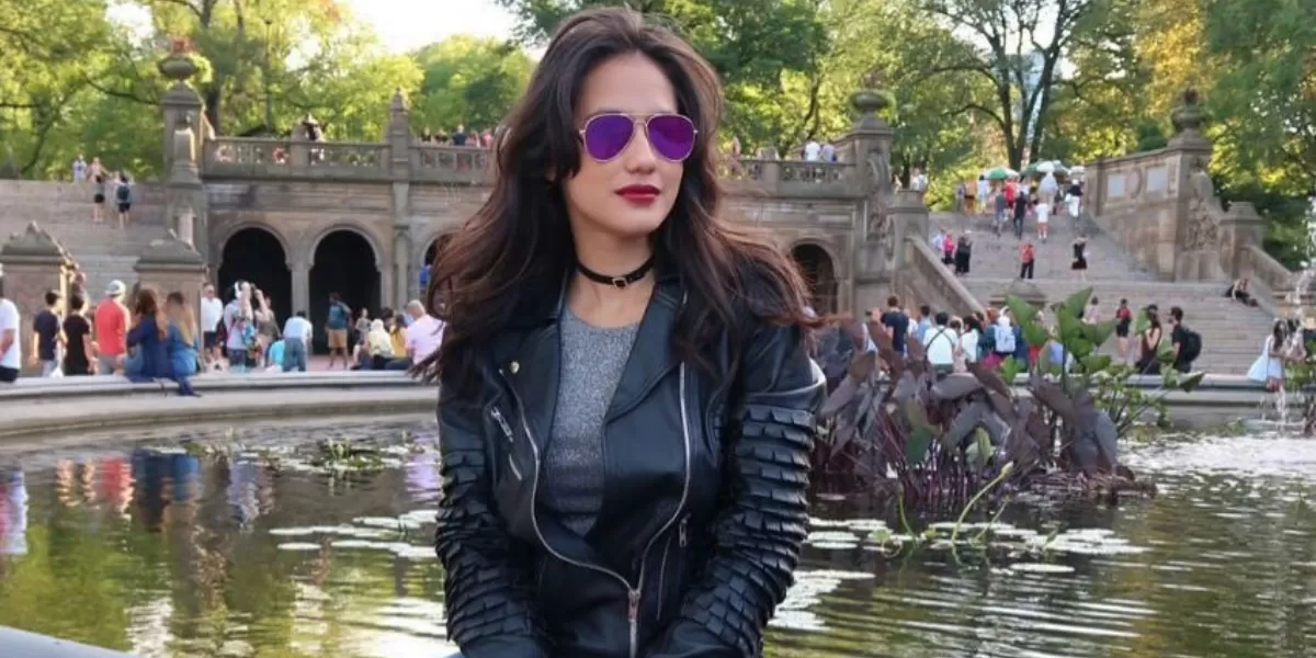 Pevita Pearce mengaku takut saat mau isi bensin di Malaysia. Bagikan pengalaman lucu ini. Takut meledak! (Instagram/pevpearce)
