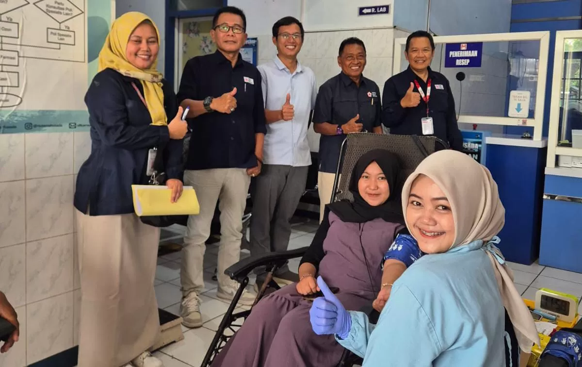 Donor darah di RS Utama Husada Ambulu berhasil mengumpulkan 51 kantong darah untuk PMI Jember, mendukung pemenuhan stok harian. (Dok. PMI Jember)