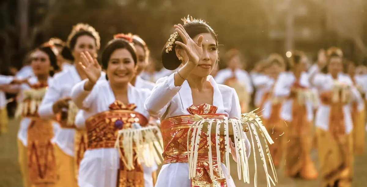 Illustrasi tradisi yang ada di Bali. (Pixabay/innokurnia)
