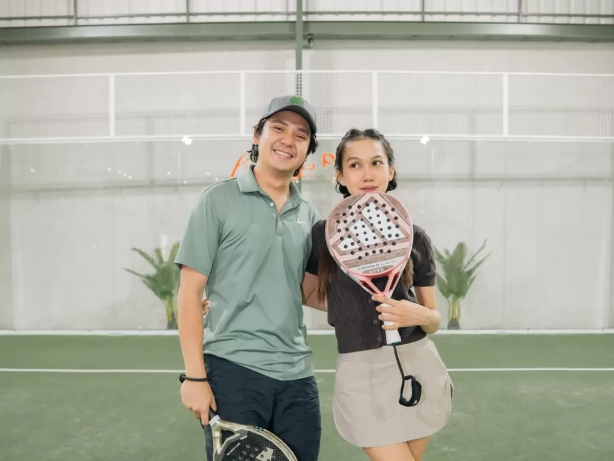 Potret Arbani Yasiz dan Raissa Ramadhani main padel bareng. (Instagram/@arbanitasiz)