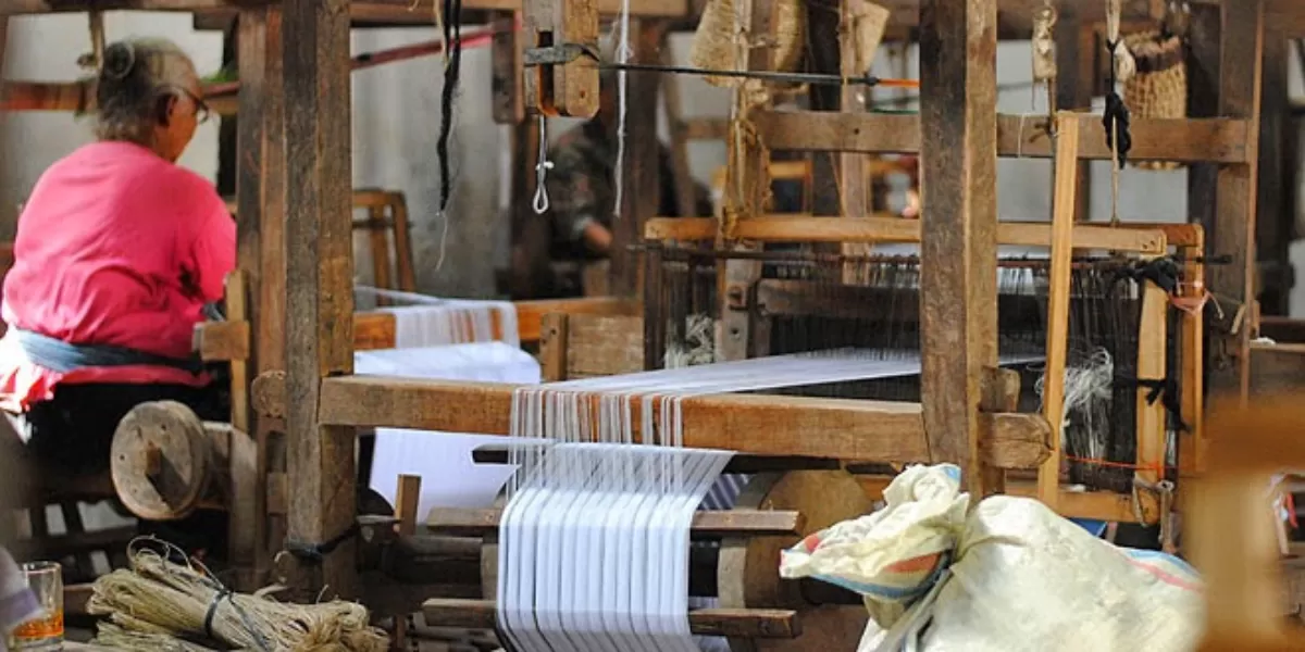 Kerajinan tenun di Desa Gamplong, Sleman, Yogyakarta. (Jogjaprov.go.id)