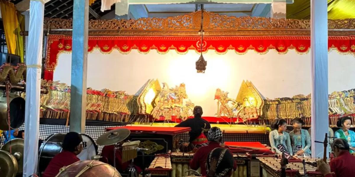 Salah satu pertunjukan wayang kulit yang awalnya untuk dakwah Islam oleh Wali Songo. (gunungkidulkab.go.id)