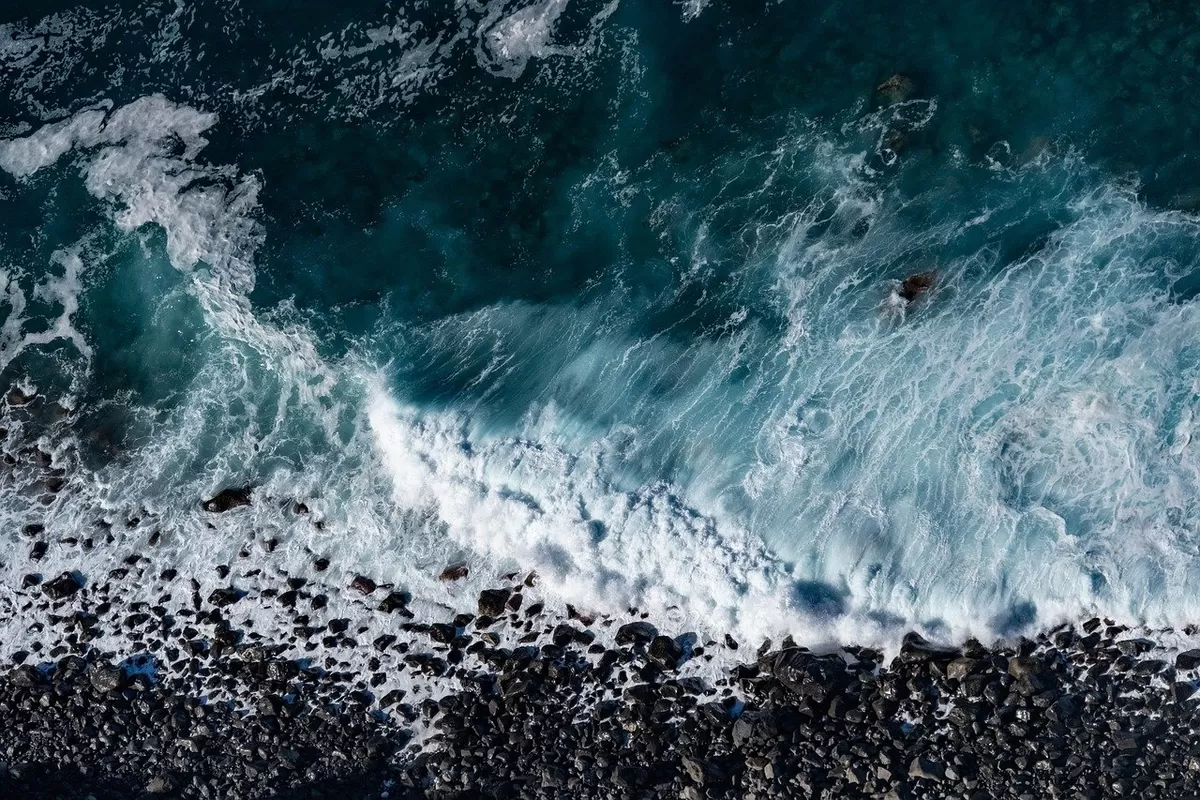 Ilustrasi Pantai Watu Ulo Jember. (Pixabay/MiSebastian)