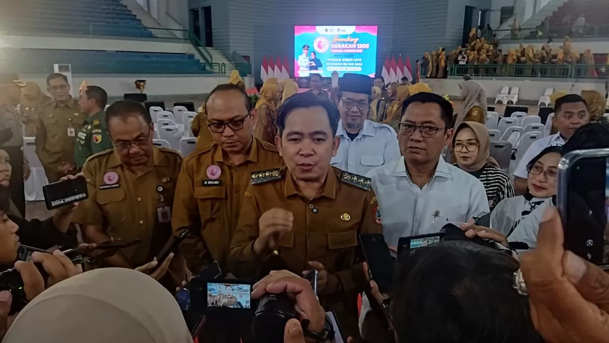 Bupati Jember Muhammad Fawait saat dikonfirmasi. (M Purnomo/SketsaNusantara.id)