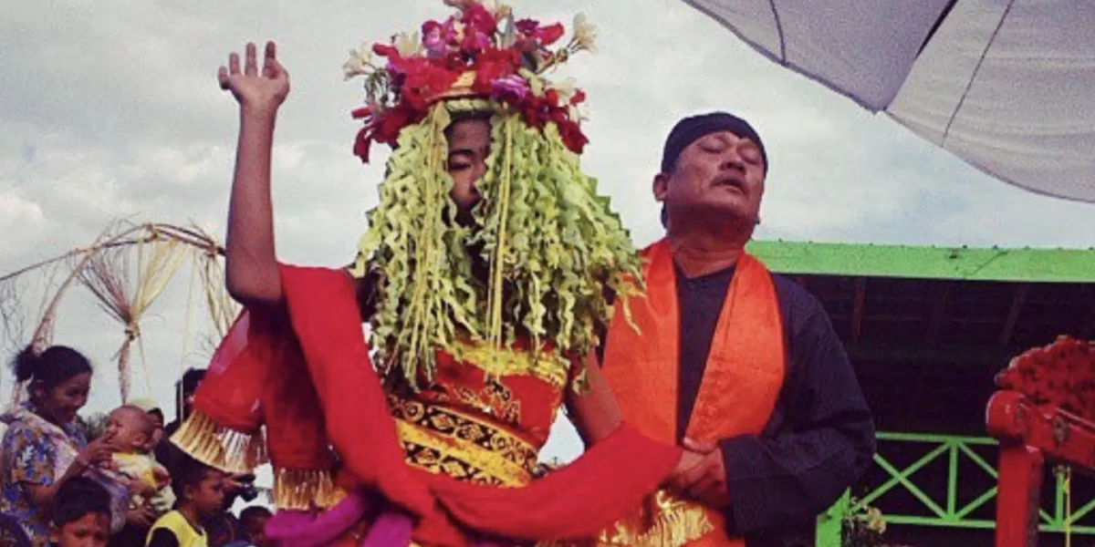 Tradisi Tari Seblang Olehsari Banyuwangi. (Instagram/@isunbanyuwangi)