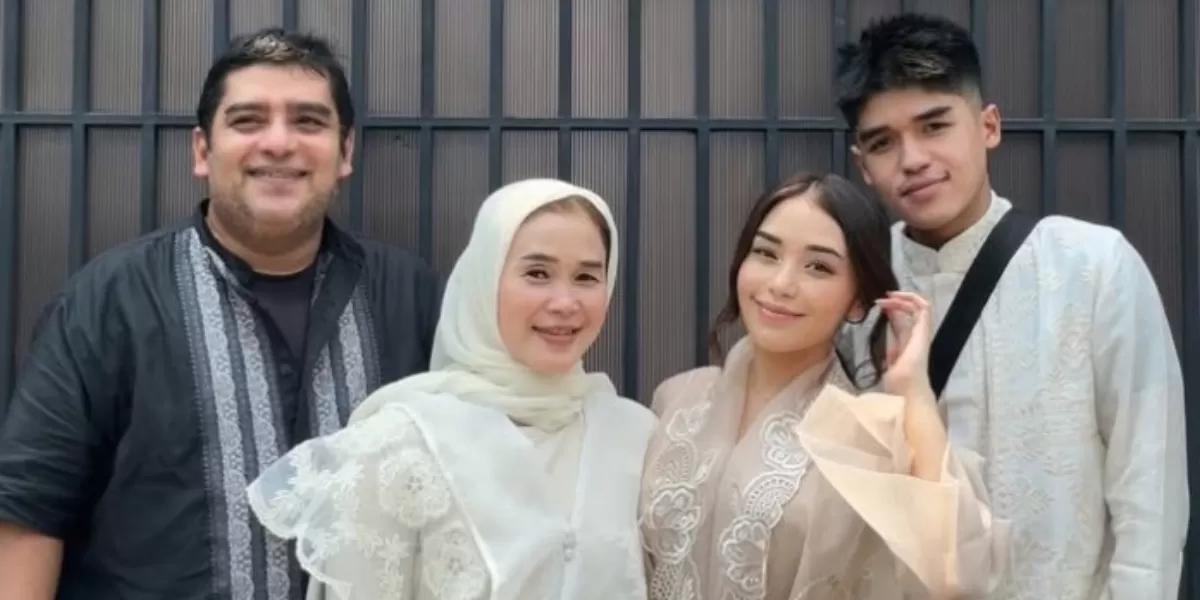 Muhammad Feroz dan mendiang Lula Lahfah serta keluarga  (Instagram @lulalahfah)