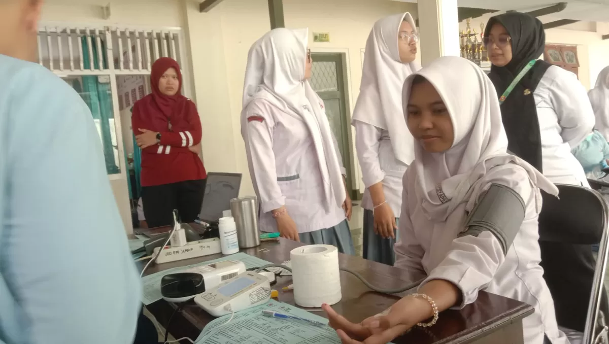 Donor Darah di MAN 2 Jember: Puluhan Siswa Pemula Ikut Aksi Kemanusiaan Bersama PMR Wira (Dok. PMI Jember)
