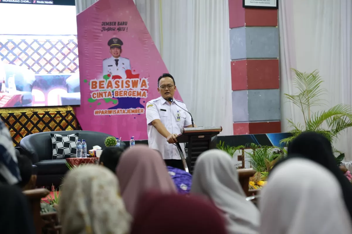 Ratusan mahasiswa penerima beasiswa Cinta Bergema saat mendengarkan sosialisasi. (M Purnomo/SketsaNusantara.id)