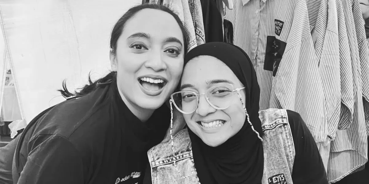 Potret Bella Fawzi dan Chiki Fawzi yang berulang tahun di tanggal yang sama. Berikan pesan hangat ini untuk adiknya. (Instagram/bellafawzi_)