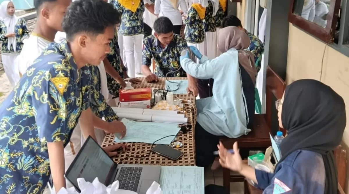 PMR Wira SMAN 1 Kalisat gandeng PMI Jember gelar donor darah, siswa kelas 10 dan 11 paling antusias (Dok. PMI Jember )