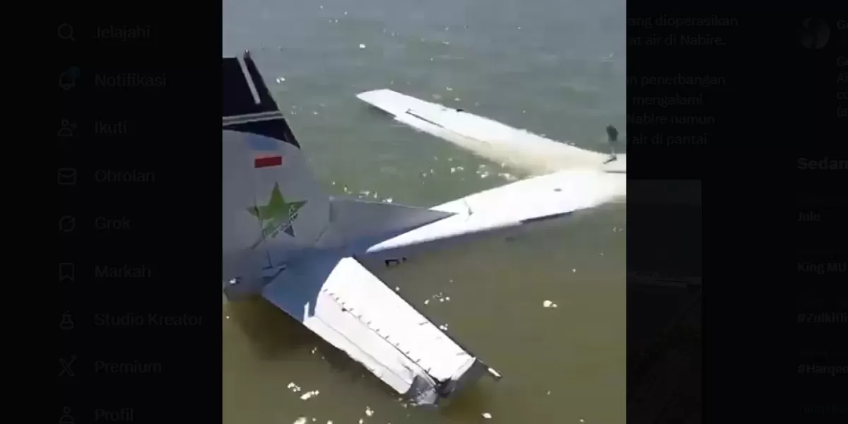 Pesawat Cessna Caravan milik Smart Cakrawala Aviation tampak mengapung di perairan Nabire. (X/GerryS)
