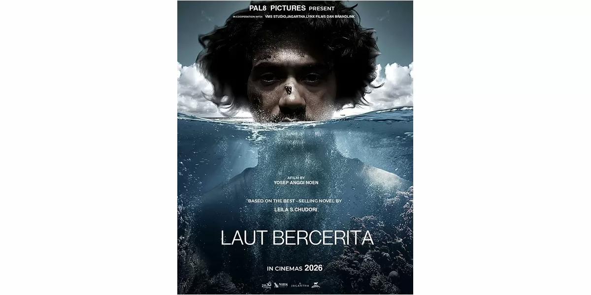 Poster film Laut Bercerita menampilkan simbol sunyi perjuangan, menggambarkan suara yang tenggelam namun tak pernah benar-benar hilang. (X/ tvindonesiawkwk)