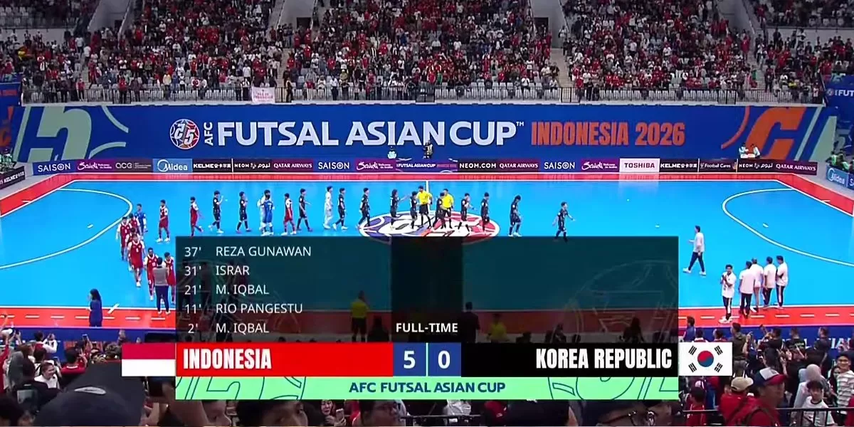 Pemain Timnas Futsal Indonesia berjabat tangan usai laga, merayakan kemenangan telak 5-0 atas Korea Selatan di Indonesia Arena, Jakarta. (X/48bolaID/)