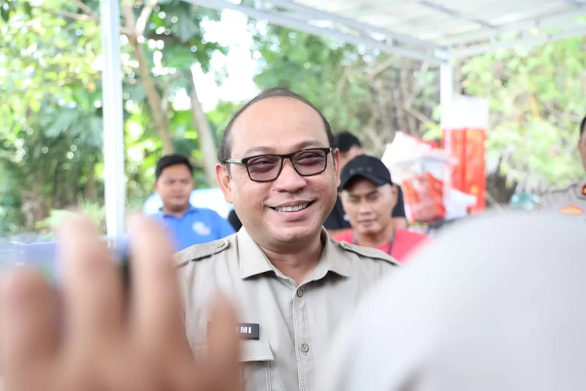 Pj Sekda Helmi saat sidak SPPG. (Dok Diskominfo Jember)