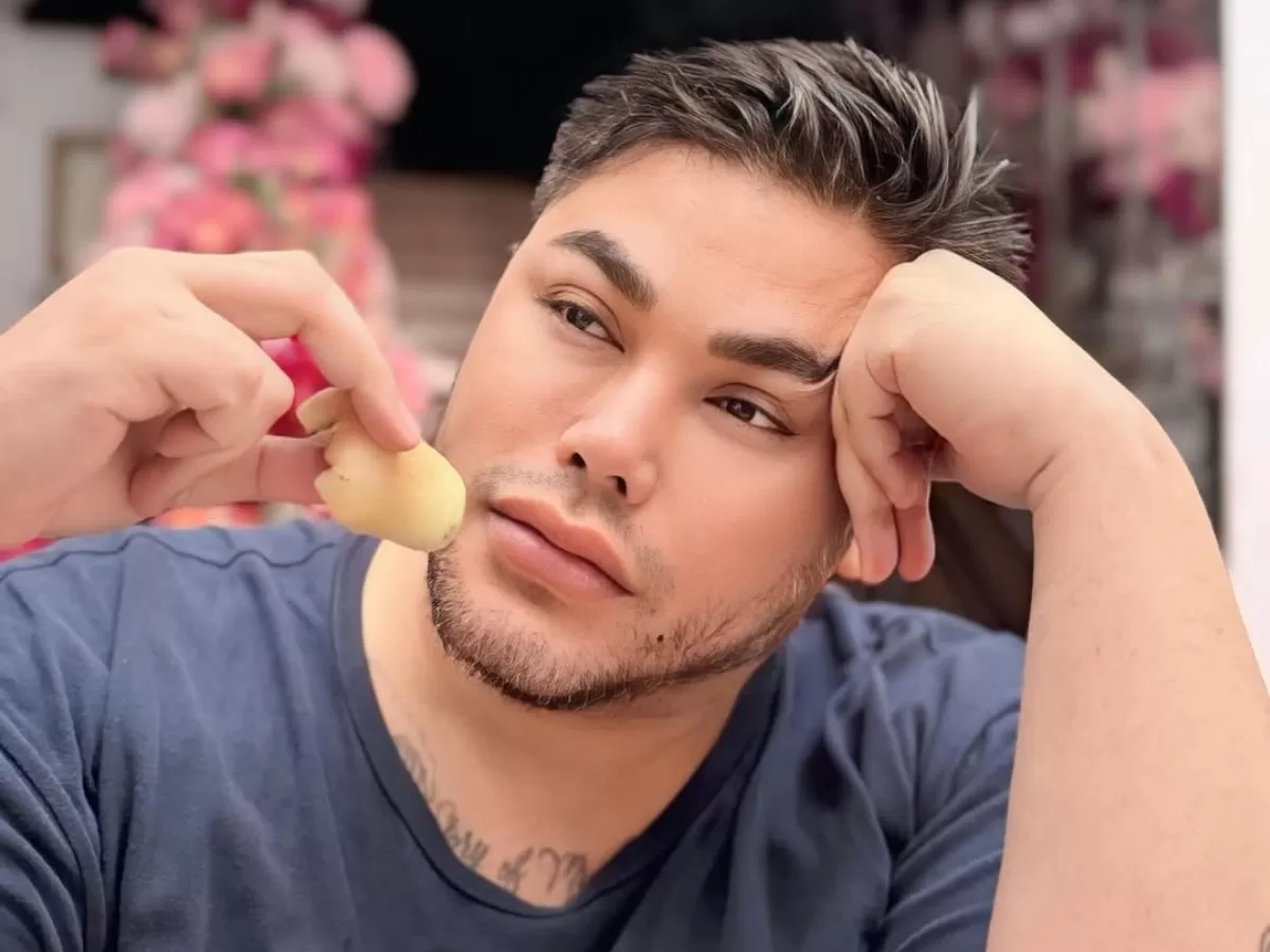 Potret Ivan Gunawan yang belum lama ini berbagi momen sedekah subuh. (Instagram/@ivan_gunawan)