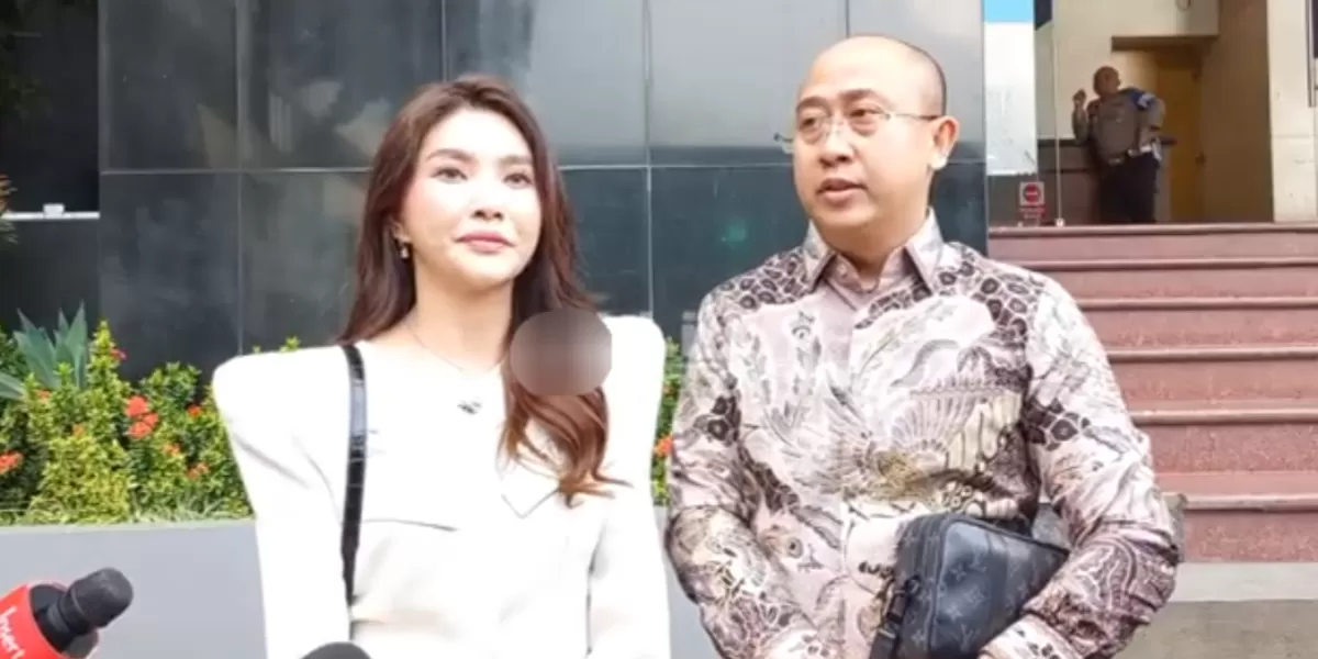 Sarwendah didampingi pengacara ke Polda Metro Jaya  (YouTube Cumicumi )