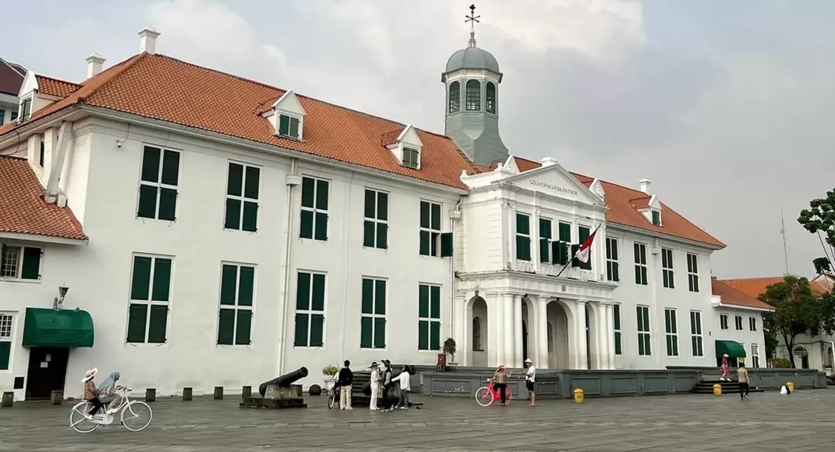 Potret kawasan Kota Tua dan sejumlah ruas jalan di sekitarnya yang ditutup sementara karena kegiatan syuting 'Tygo' yang dibintangi Lisa Blackpink (Instagram/kotatuajakarta.id)
