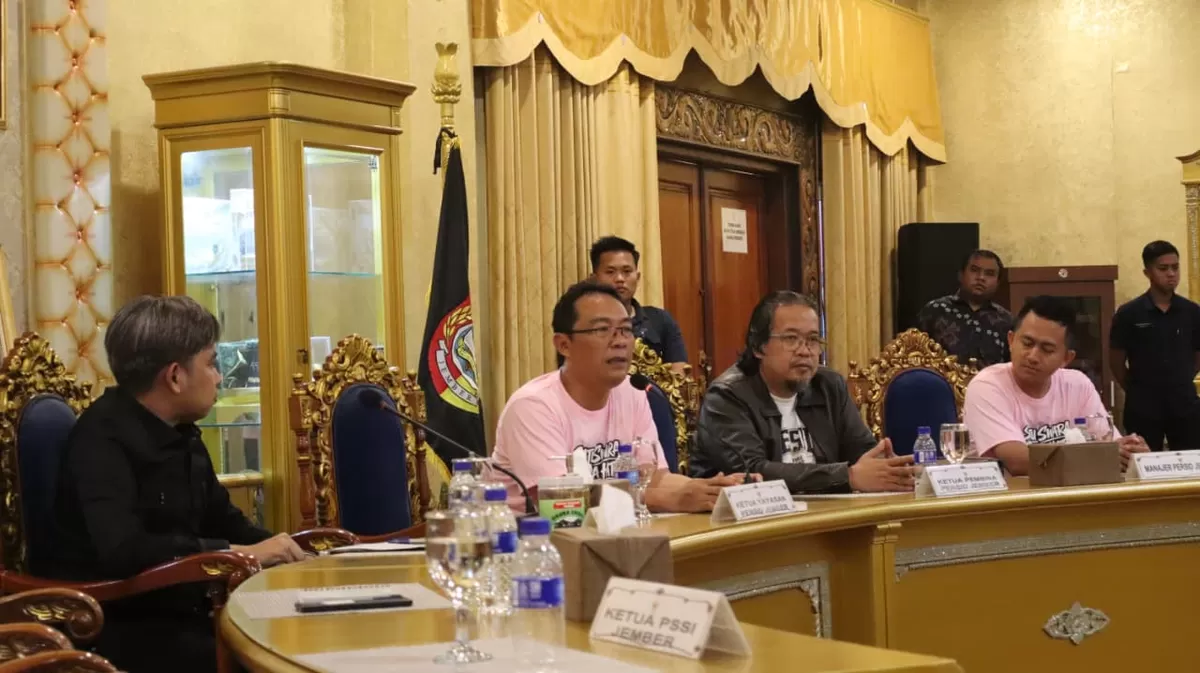 Ketua Yayasan Persid Ardi Pujo Prabowo saat bertemu bupati. (Angga Juli Setiawan/SketsaNusantara.id)