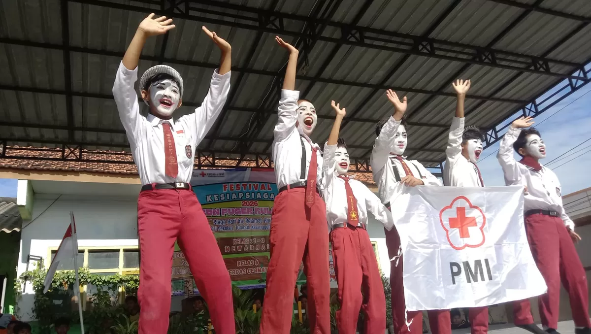Pantomim Siaga Gempa Bumi Warnai Festival Kesiapsiagaan SDN Puger Kulon 1 Jember (Dok. PMI Jember )