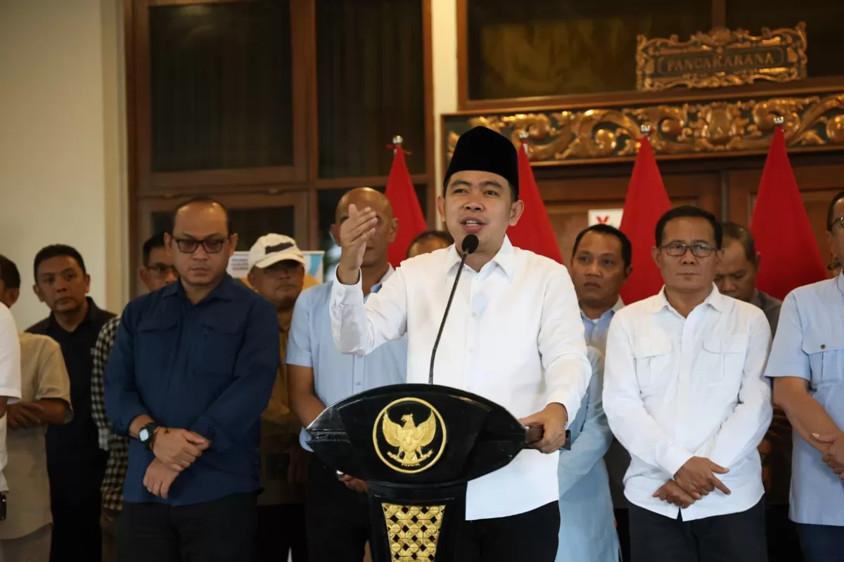 Bupati Jember Muhammad Fawait saat memaparkan program. (M Purnomo/SketsaNusantara.id)