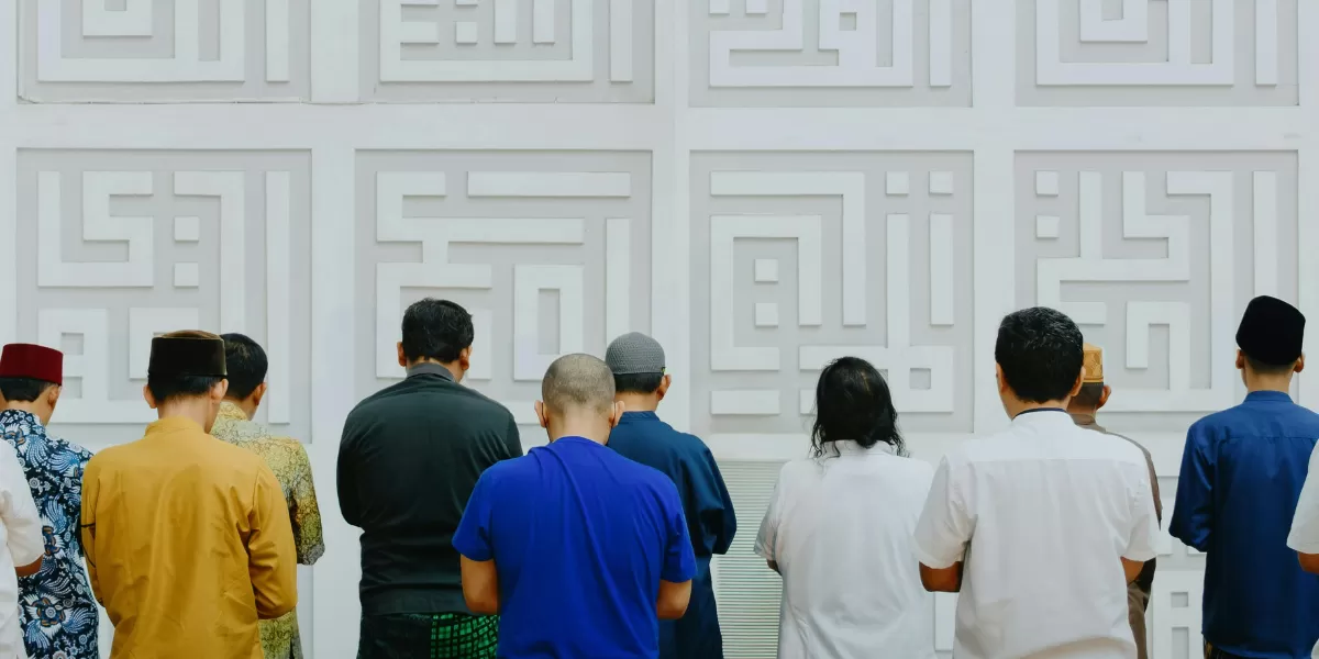 Ilustrasi. Cek link download bacaan bilal saat sholat tarawih 23 rakaat ala NU. (Pexels/Mohammed Alim)